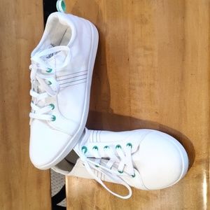 Vionic Beach Stinson white with multi color accents green eyelets size 10